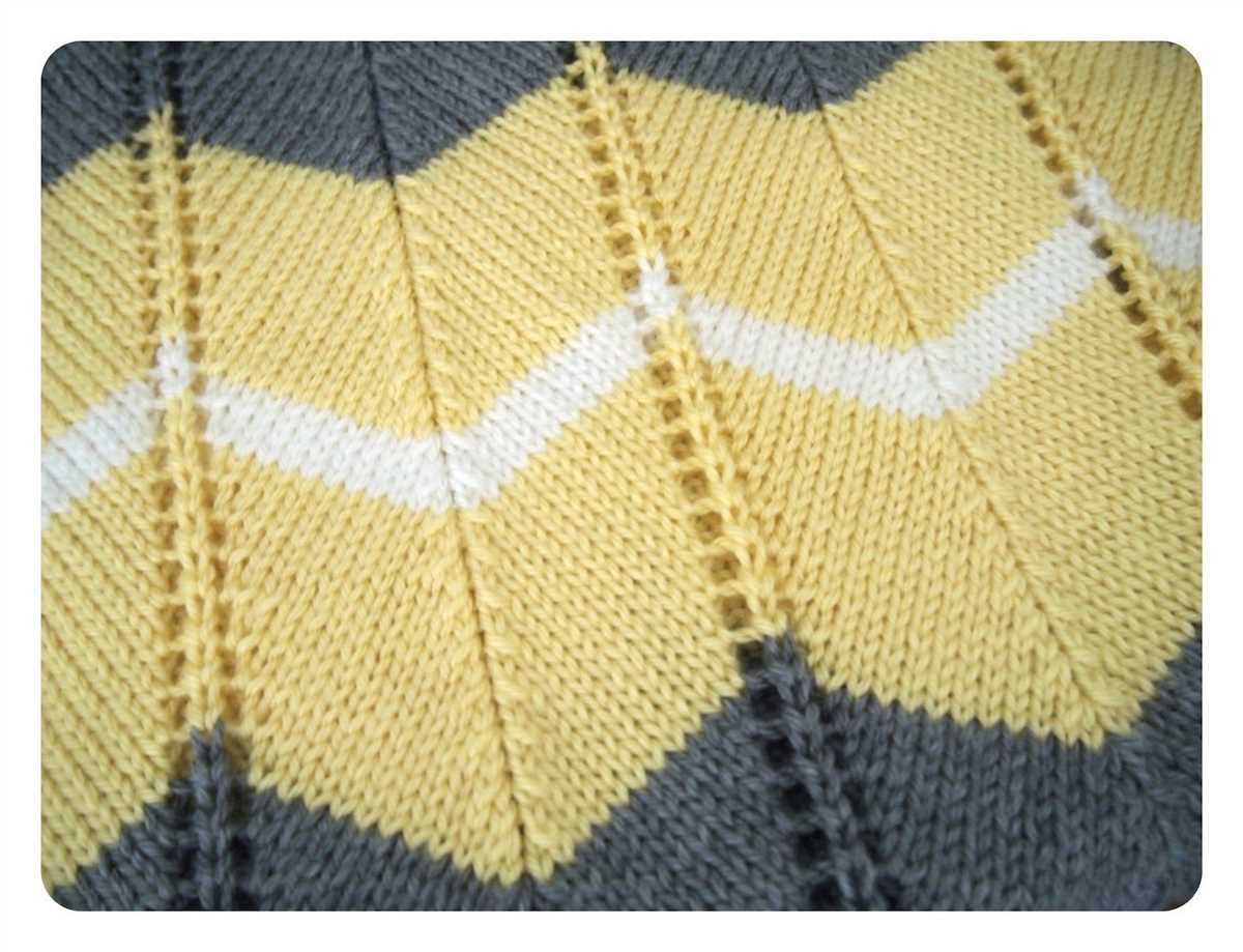 Knitting pattern for chevron blanket