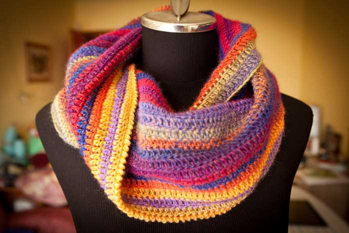 Easy two-color scarf knit pattern
