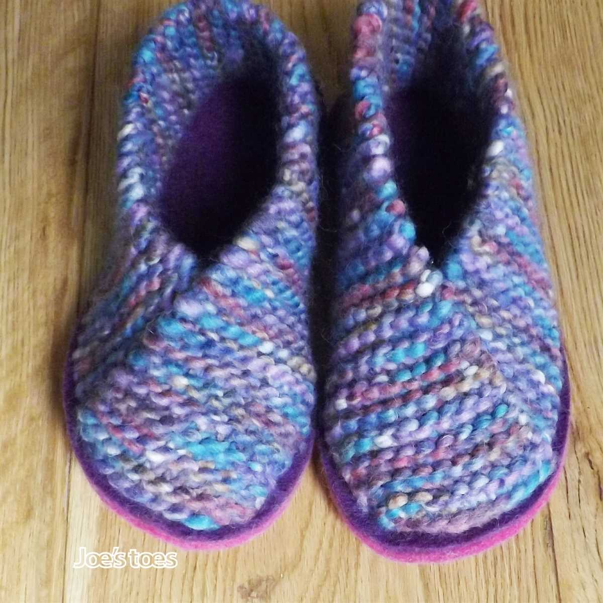 DIY pattern - Cozy knitted slippers with firm soles Knitted slippers with soles pattern
