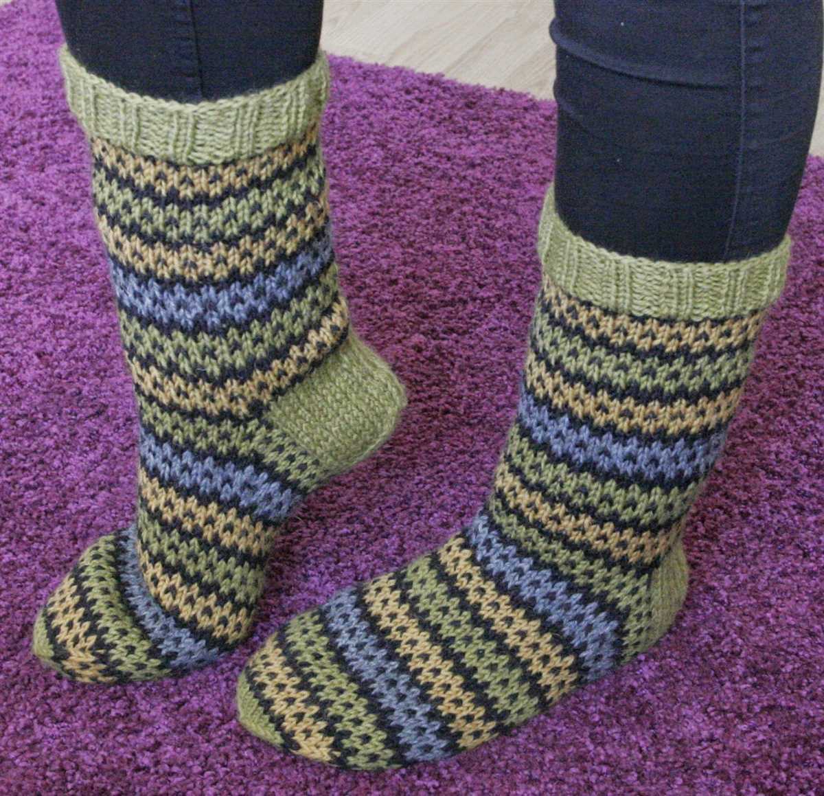 Mens wool socks knitting pattern