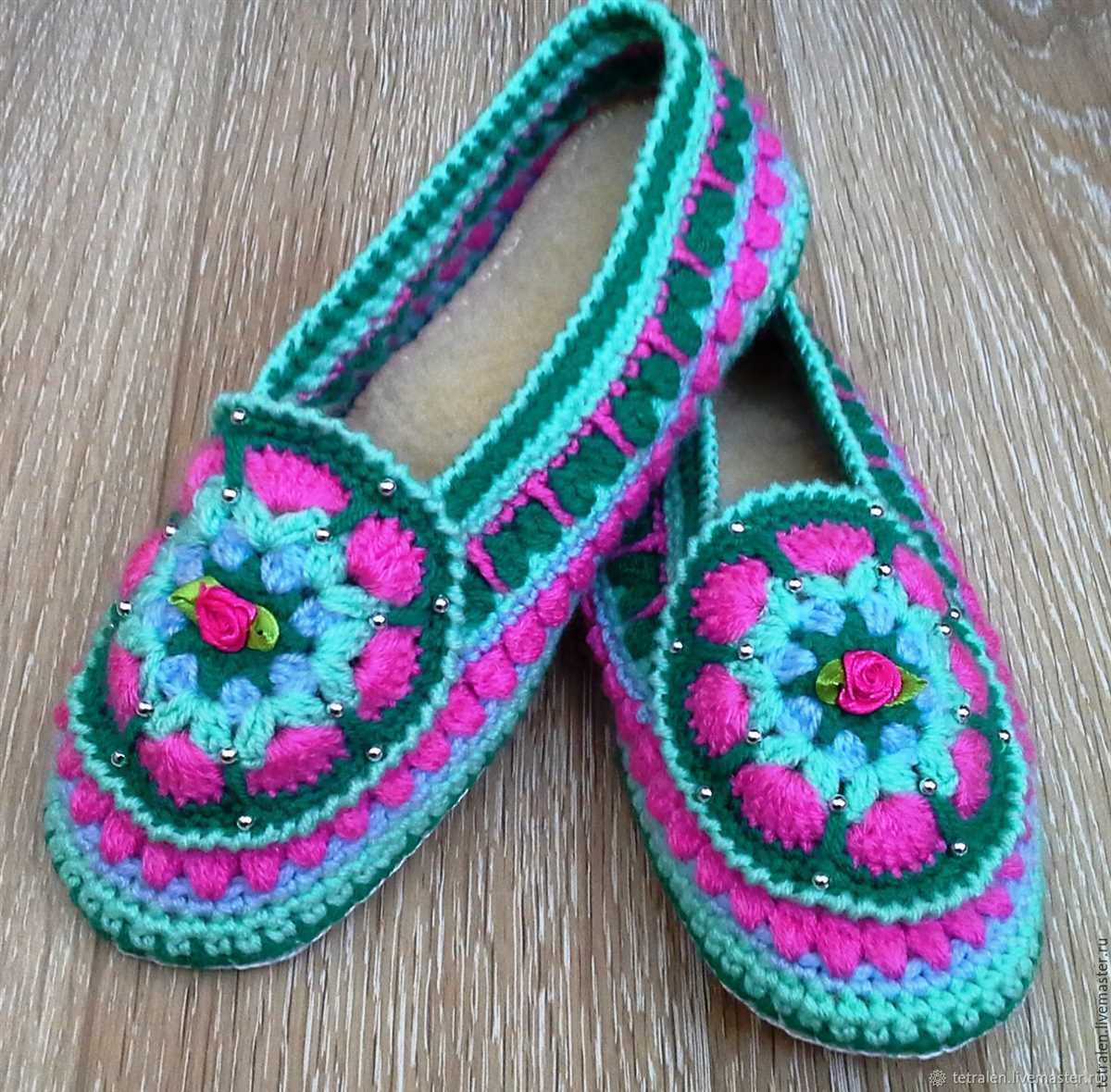 Knitted slippers with soles pattern