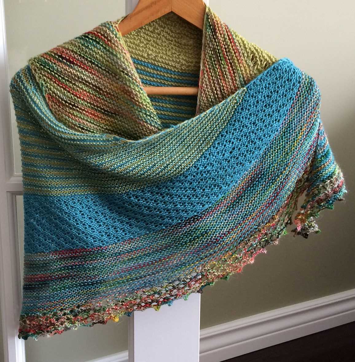 Simple knitted shawl pattern