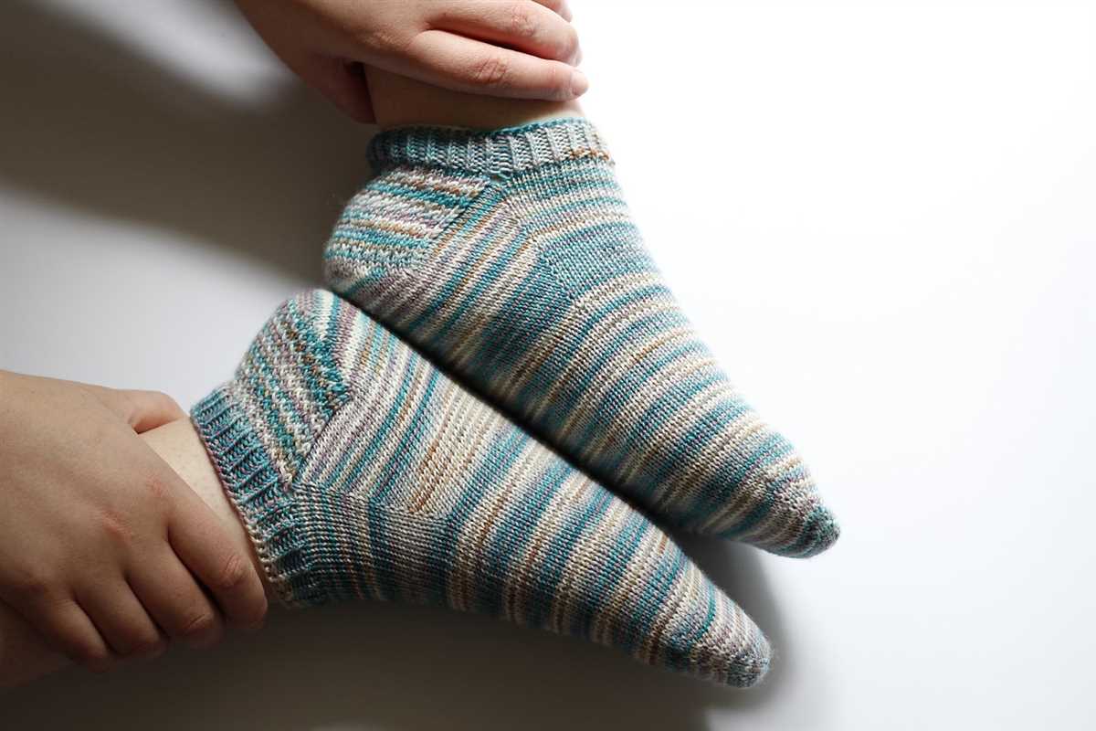 Simple knitted socks pattern beginners