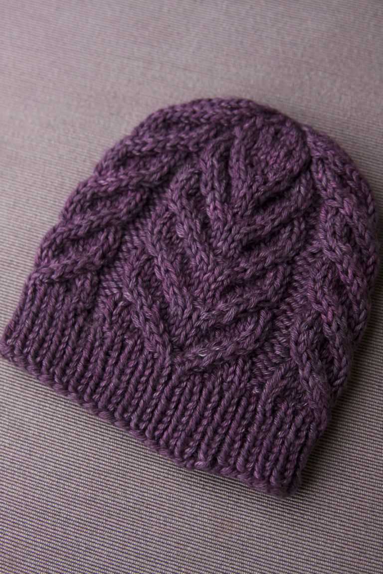 Cable hat knitting pattern