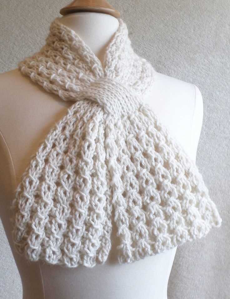 Lace keyhole scarf knitting pattern