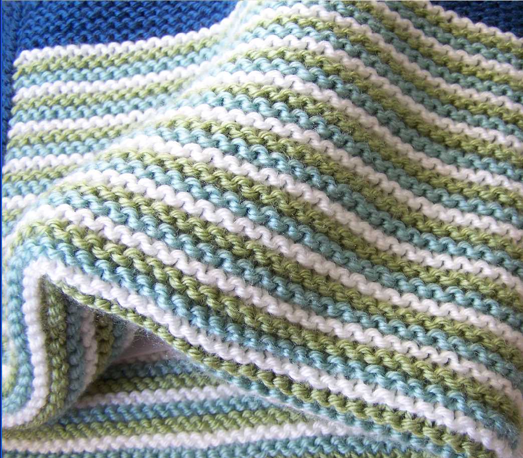Wavy knit blanket pattern