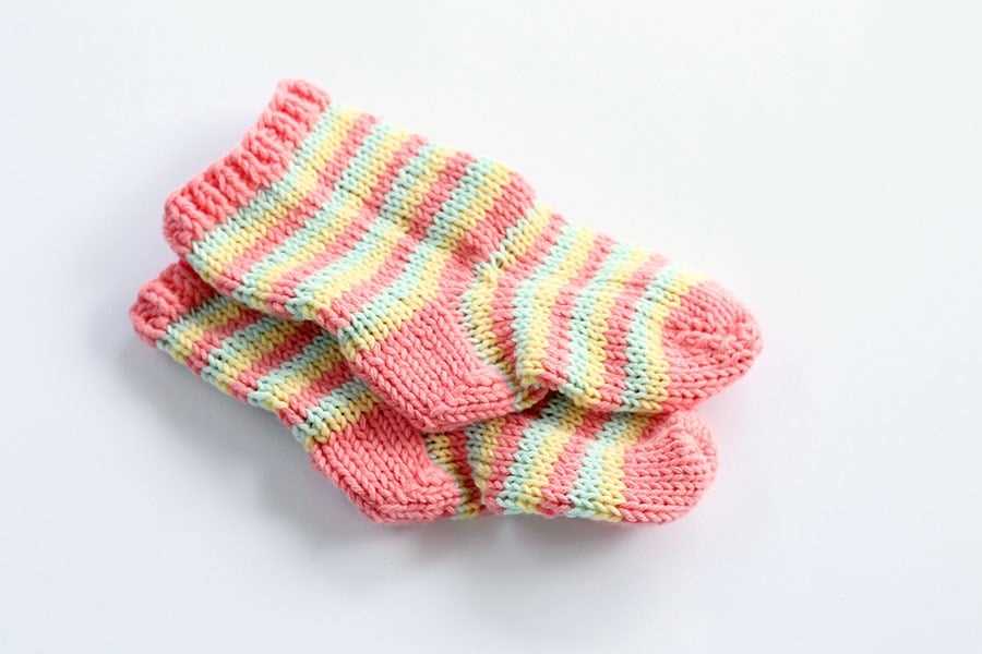 Doll socks knitting pattern