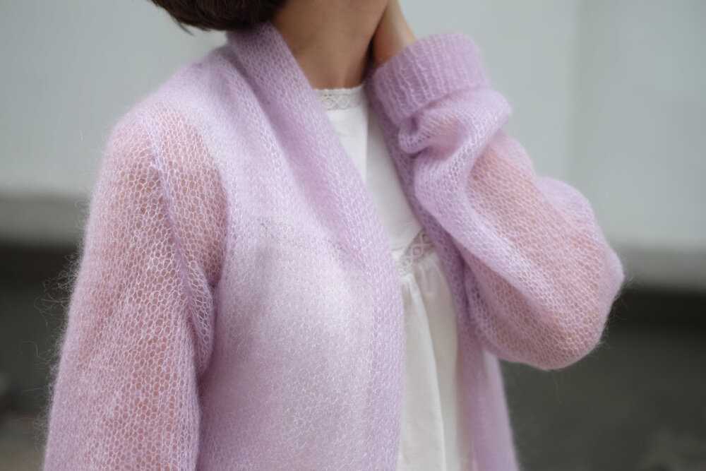 Knitting patterns using angora yarn