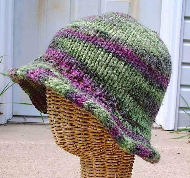 Knitted floppy hat pattern