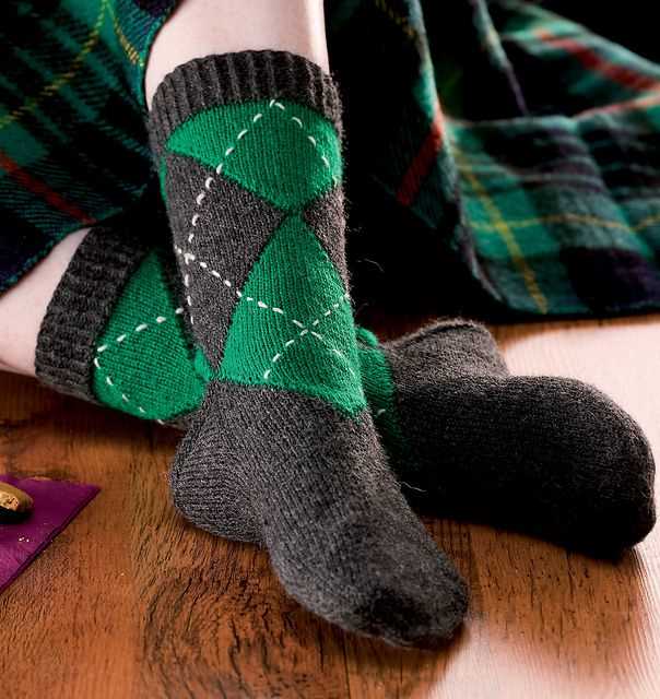 Knit socks in the round pattern