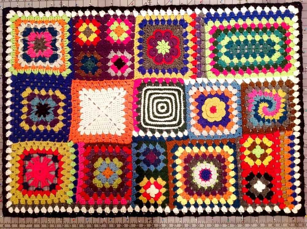 Granny square pattern knitting