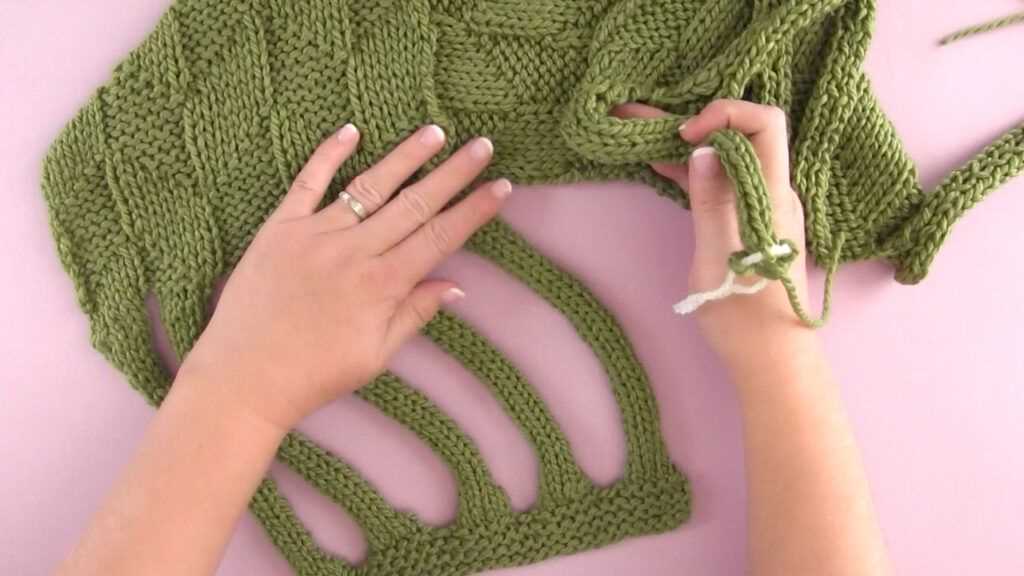 Get Cozy with a Stylish Braided Infinity Scarf - Knit Your Own Pattern Braided infinity scarf knitting pattern