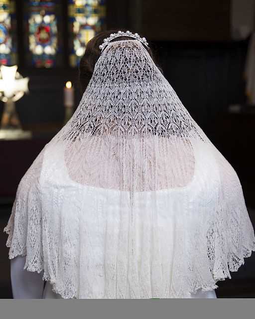 Hand knit wedding dress pattern