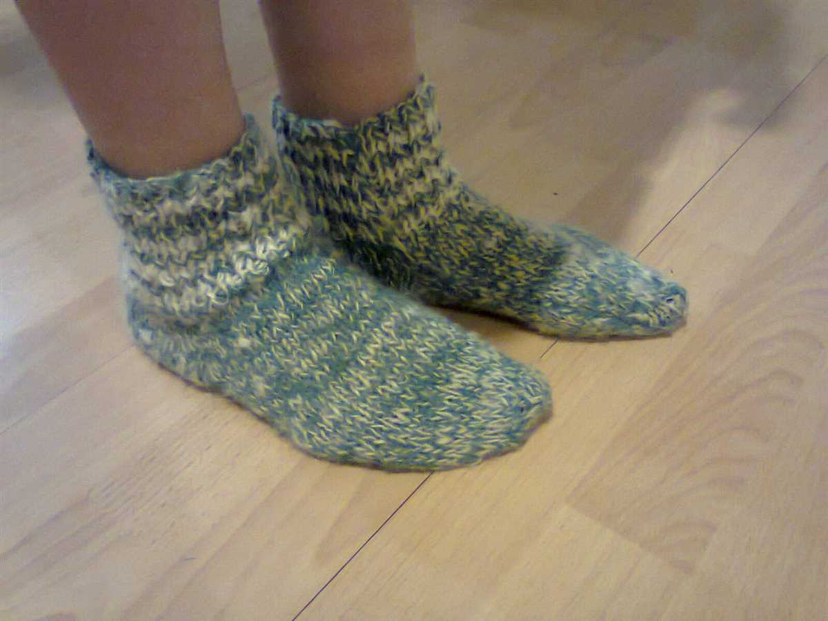 Easy bed socks knitting pattern 2 needles
