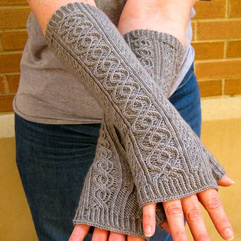 Knitting pattern fingerless mittens