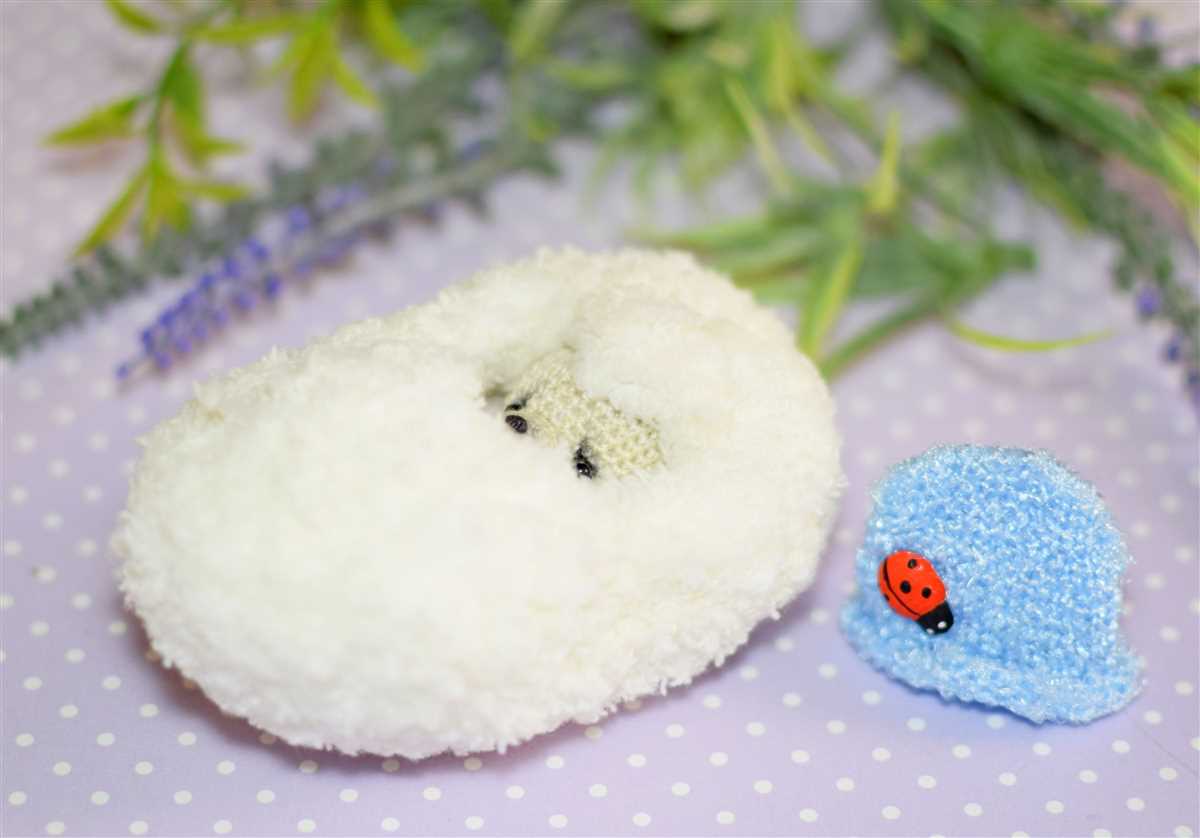 Mini hedgehog knitting pattern