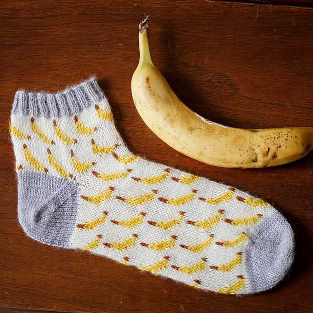 Knitted banana pattern