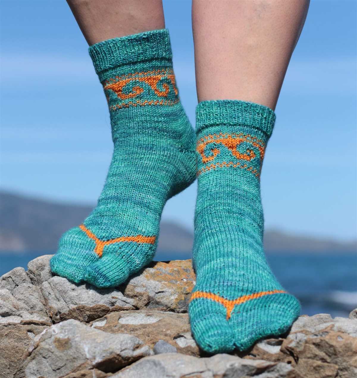 Fish socks knitting pattern
