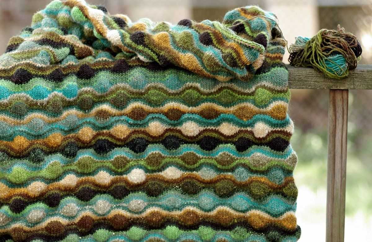 Wavy knit blanket pattern