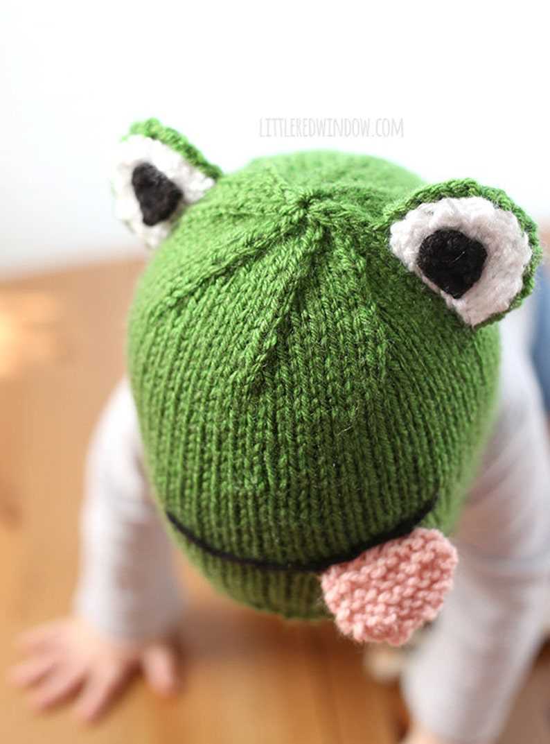 Knitted frog hat pattern