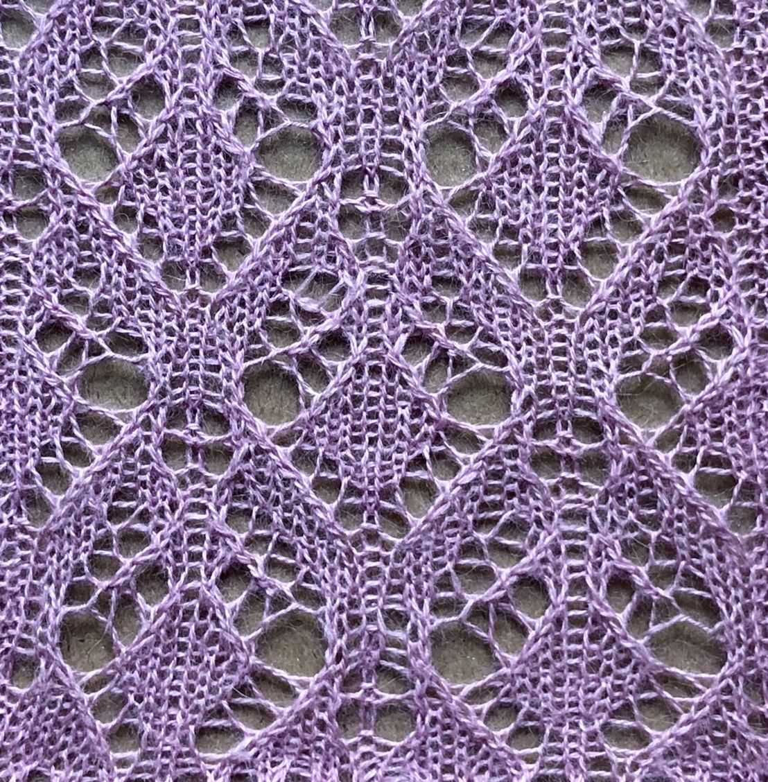 Lace panel knitting pattern