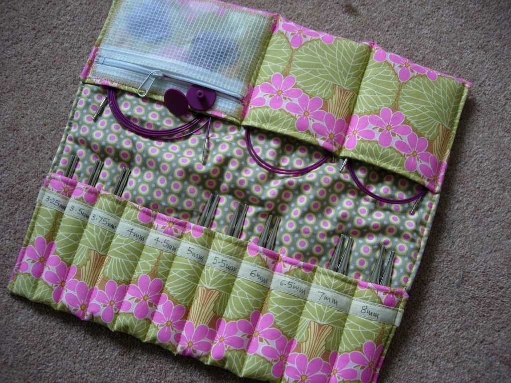 Free pattern for knitting needle case