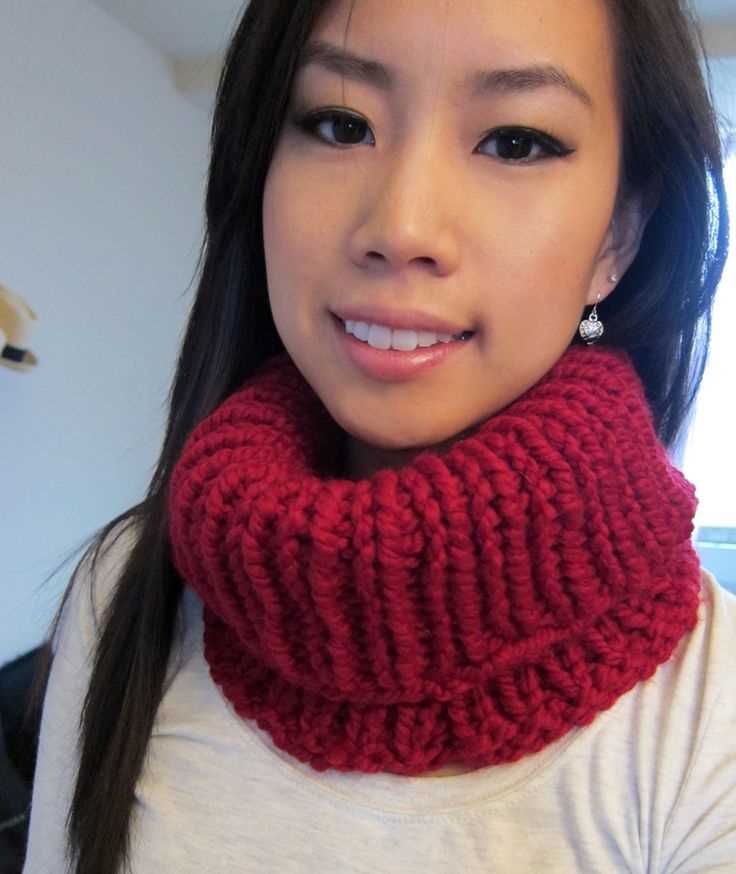 Knitting pattern for a cowl neck warmer
