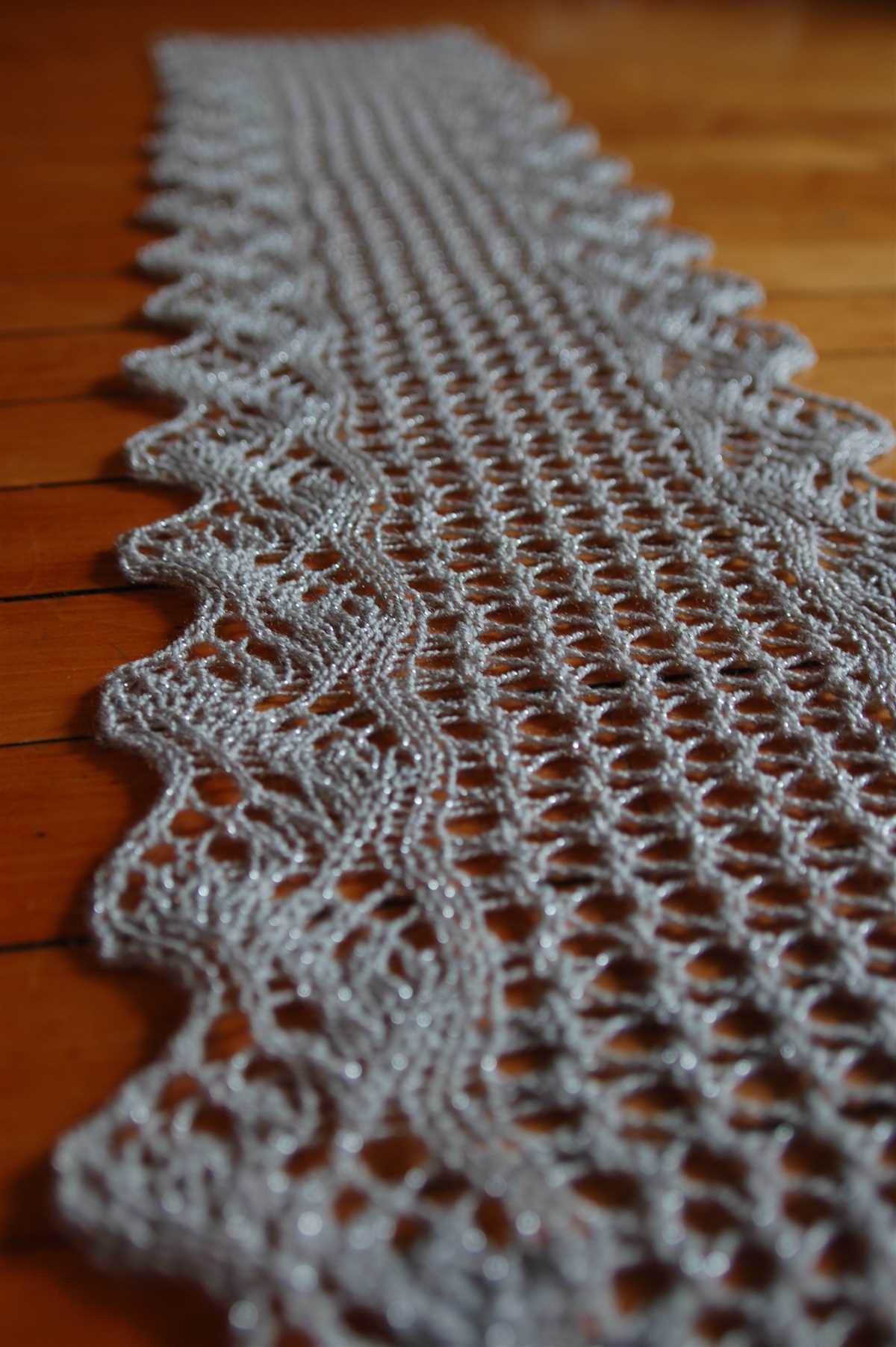 Double cable knit scarf pattern