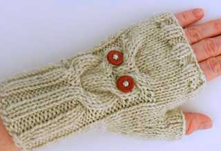 Cable fingerless mittens knitting pattern