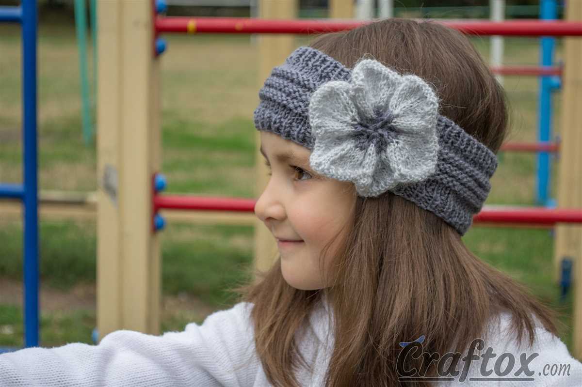 Free knit headband pattern with flower