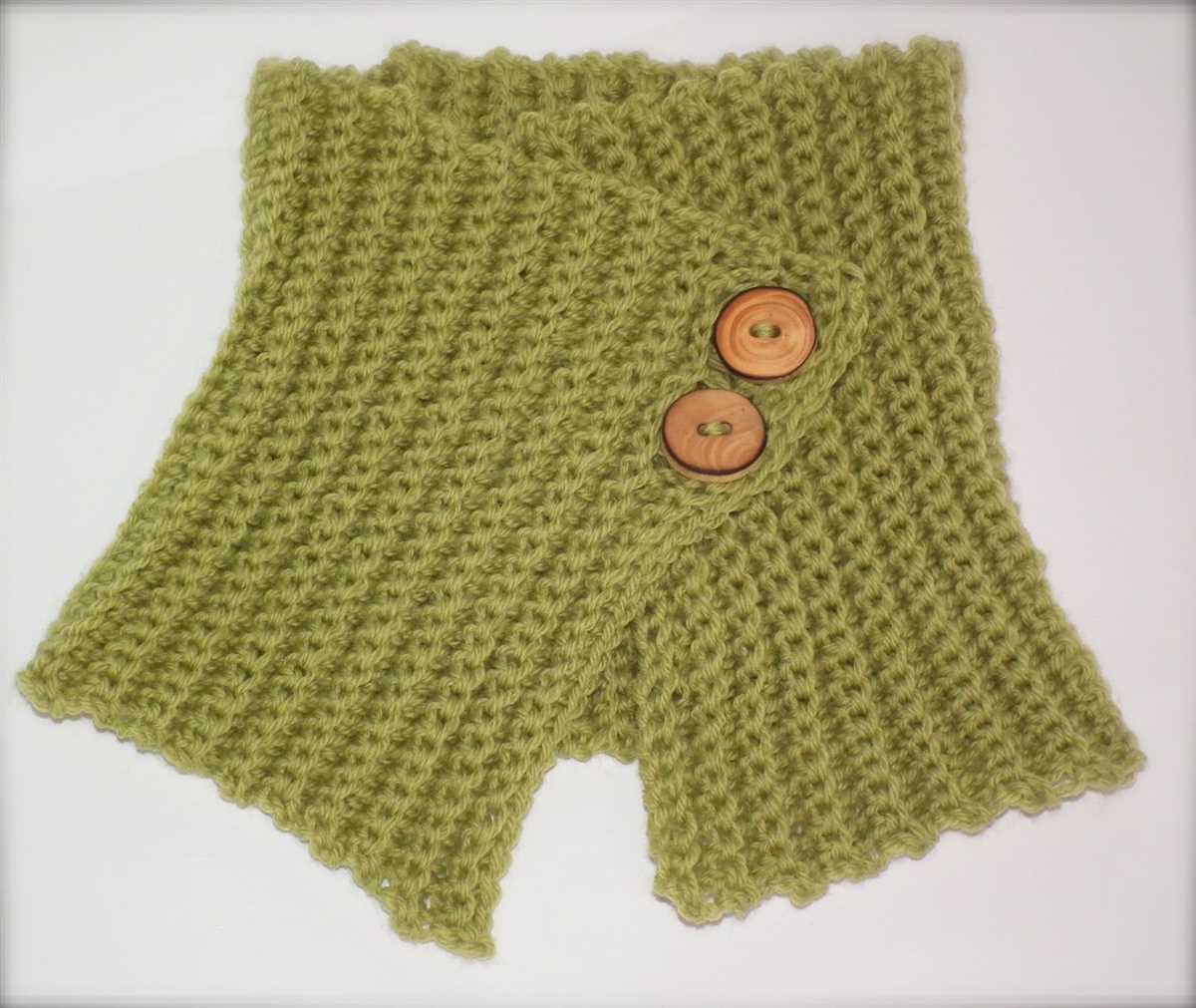 Knitting pattern for a cowl neck warmer