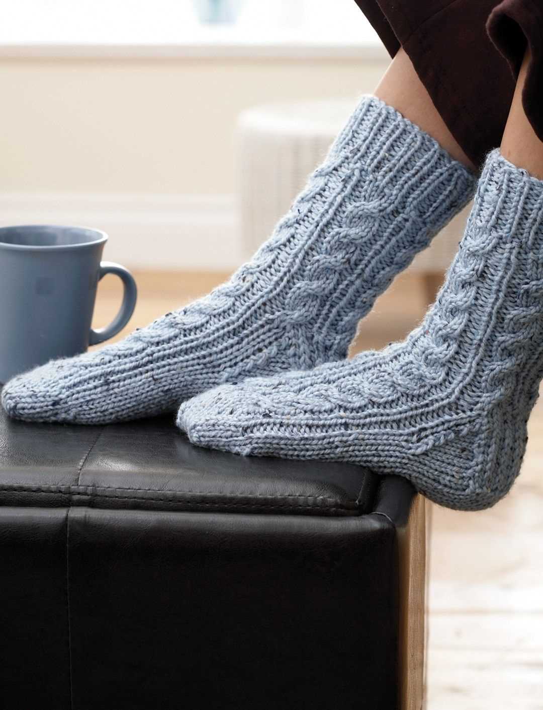 Cable socks knitting pattern free