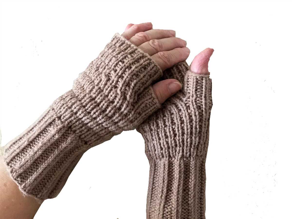 Create Your Own Stylish Fingerless Mittens with this Knitting Pattern Knitting pattern fingerless mittens