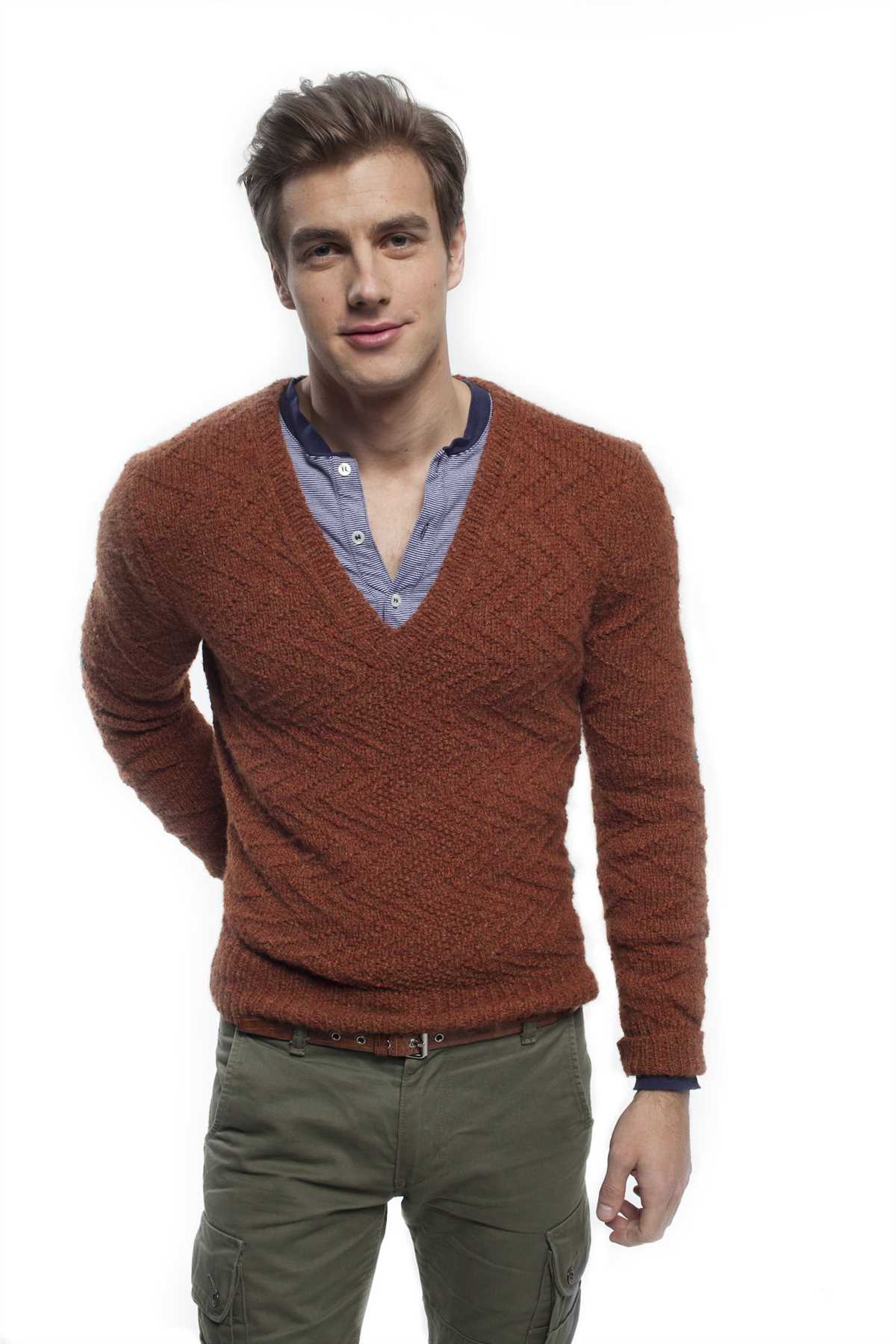 Men's v-neck sweater knitting pattern