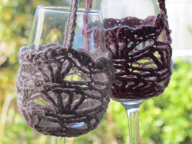 Knitted wine glass cozy pattern