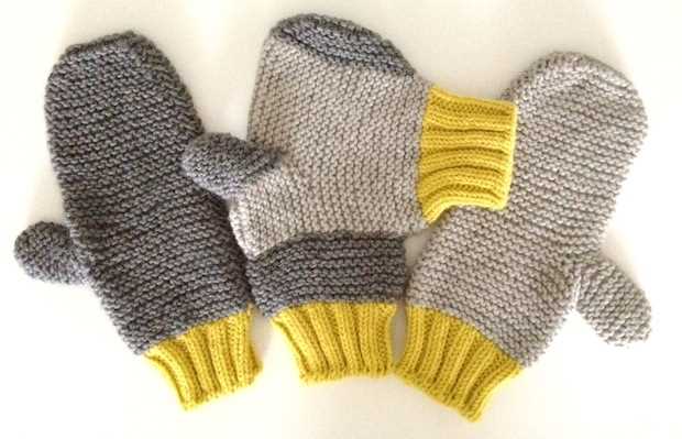 Holding hands mittens knitting pattern