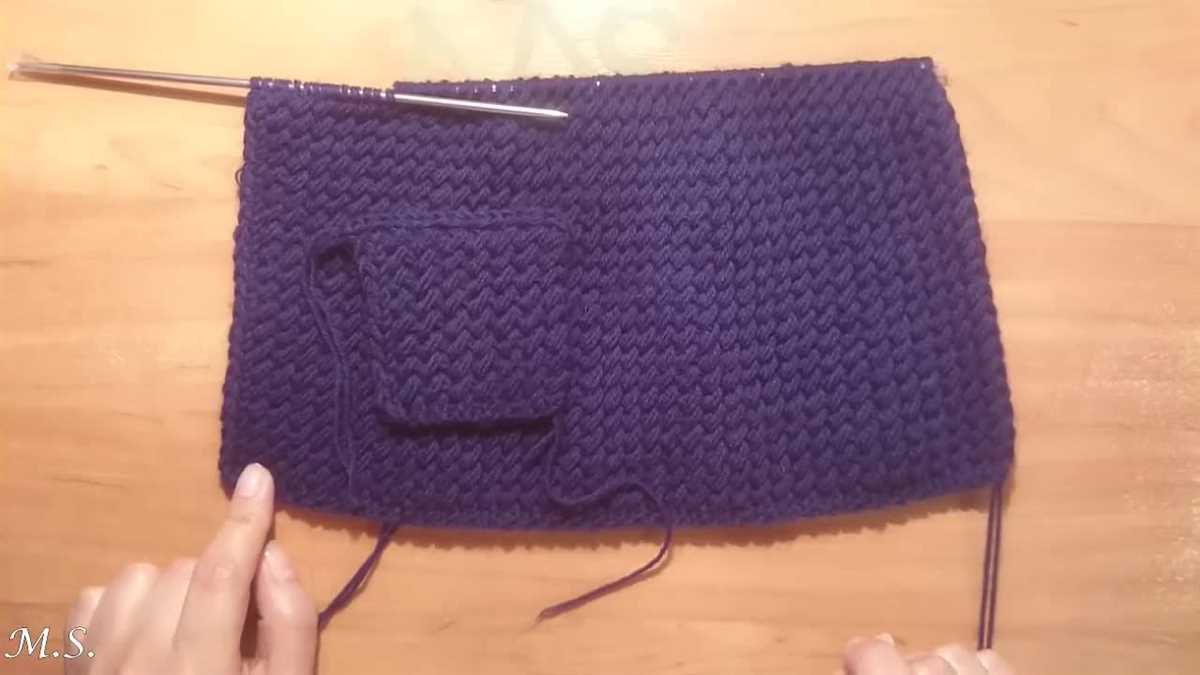Two row lace pattern knitting