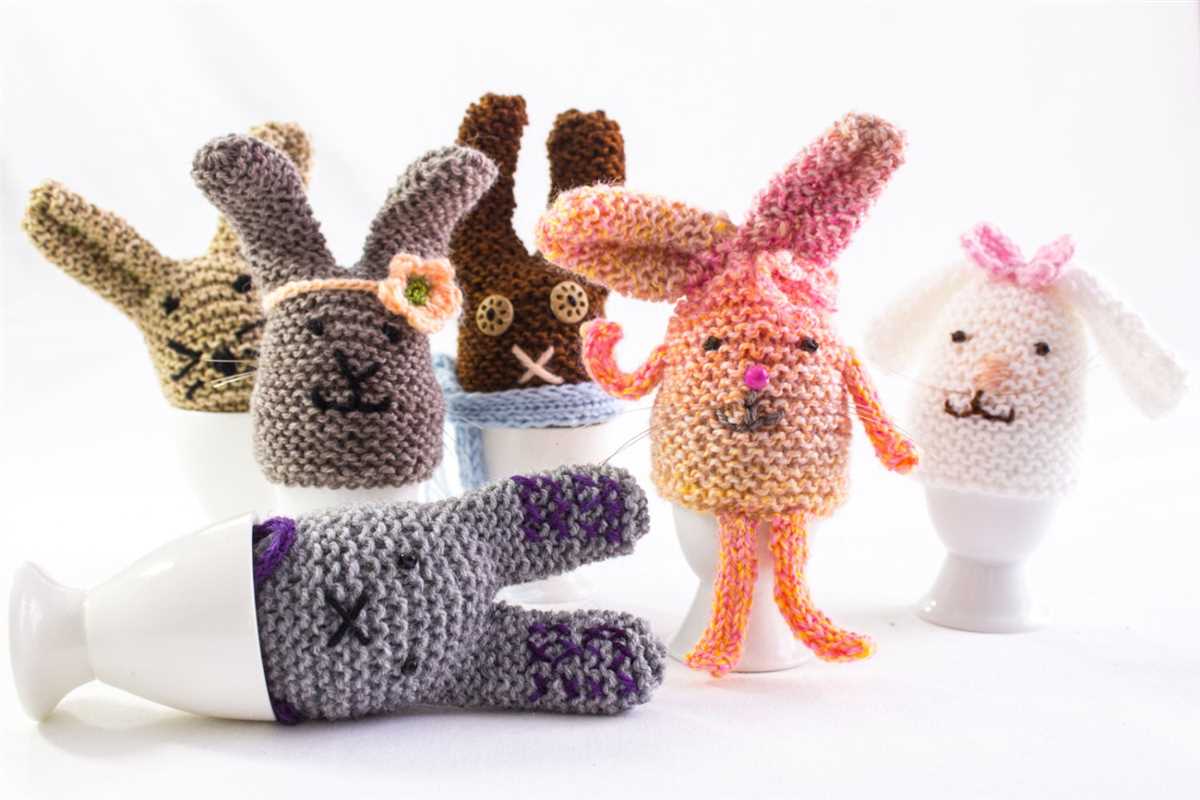 Easter bunny egg cosy knitting pattern
