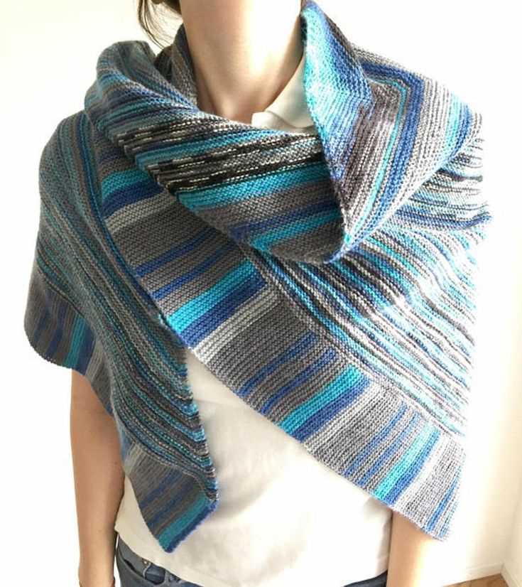 Easy pattern for knitting a triangle shawl for beginners Beginner knit triangle shawl pattern