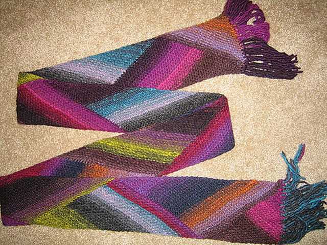 Diagonal scarf knit pattern